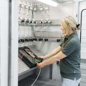 Étalonnage des gaz de combustion dans le laboratoire d'analyse Étalonnage des gaz de combustion dans le laboratoire d'analyse